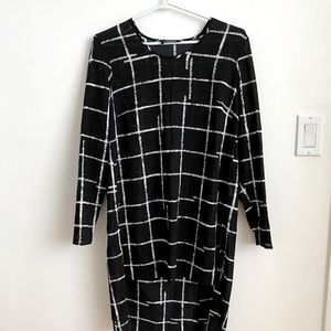 Sympli Black and white grid top